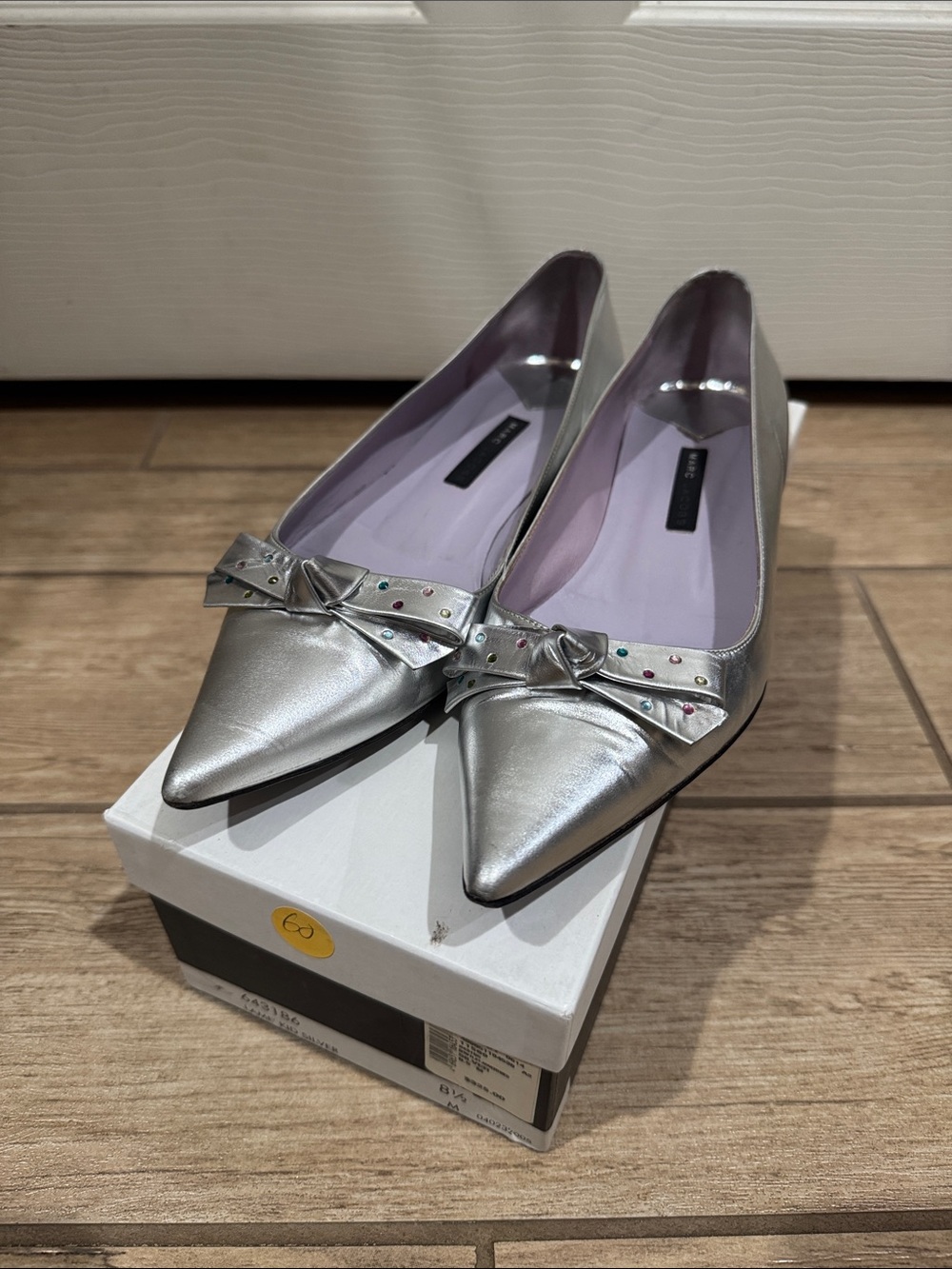 Marc Jacobs Women Silver Flats (Size: 8.5)